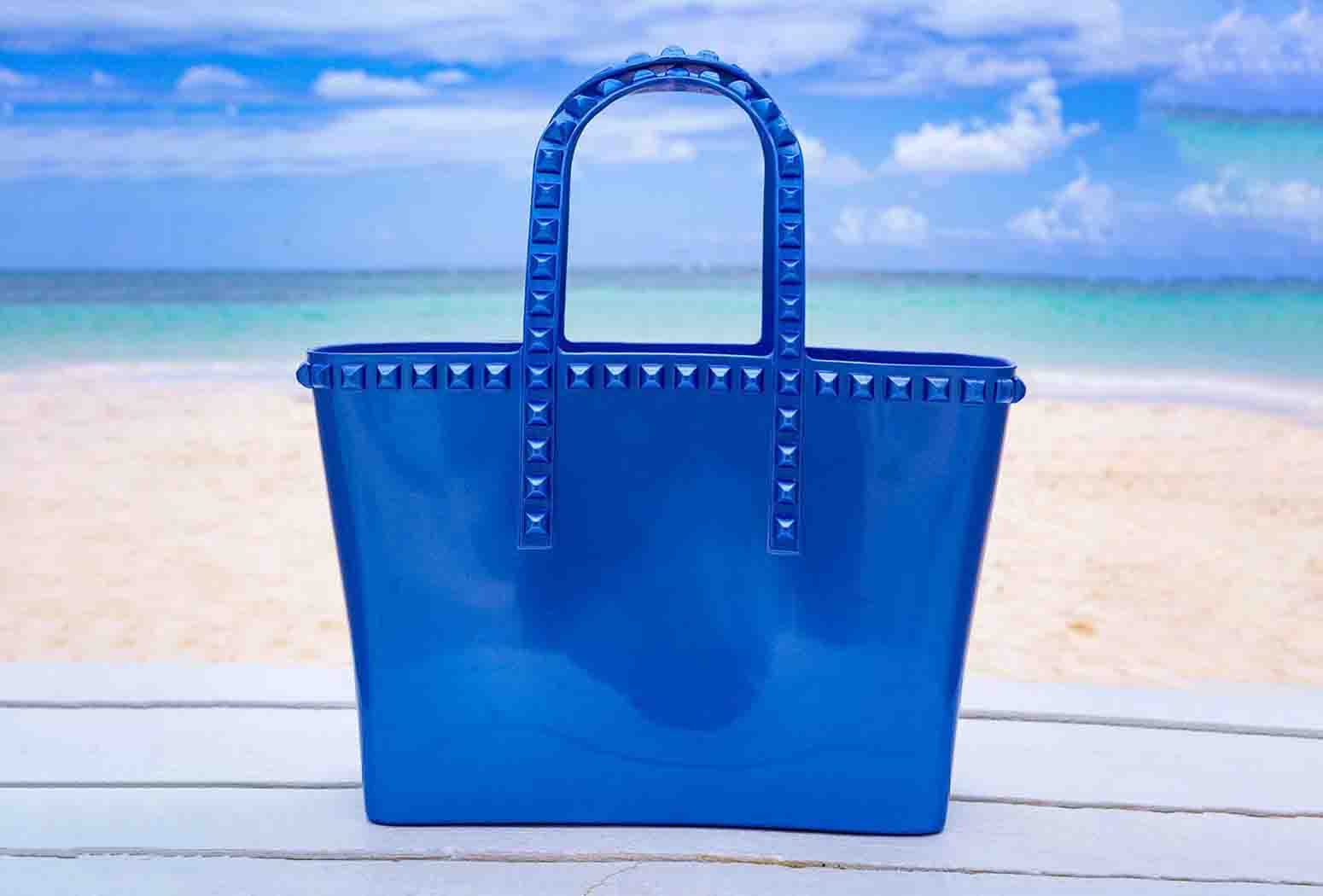 Mini Tote Bags: Compact Carry-Alls Taking Over Fashion