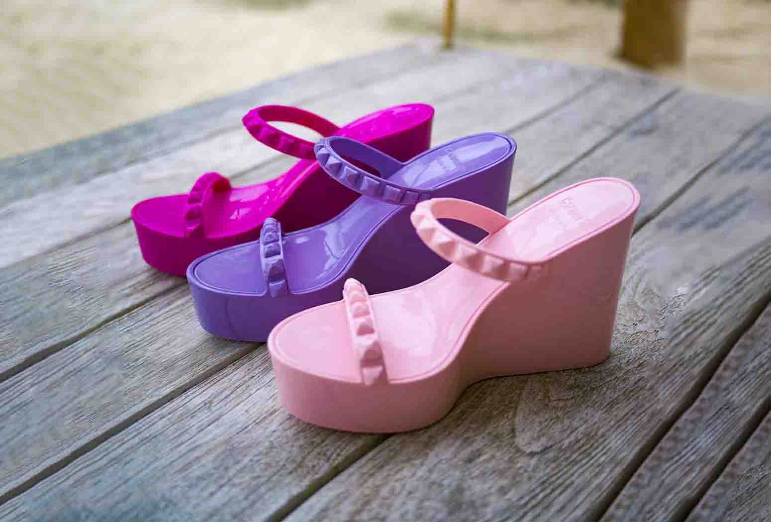 Hottest Jelly Sandals for Women: Style, Comfort, and Fun!