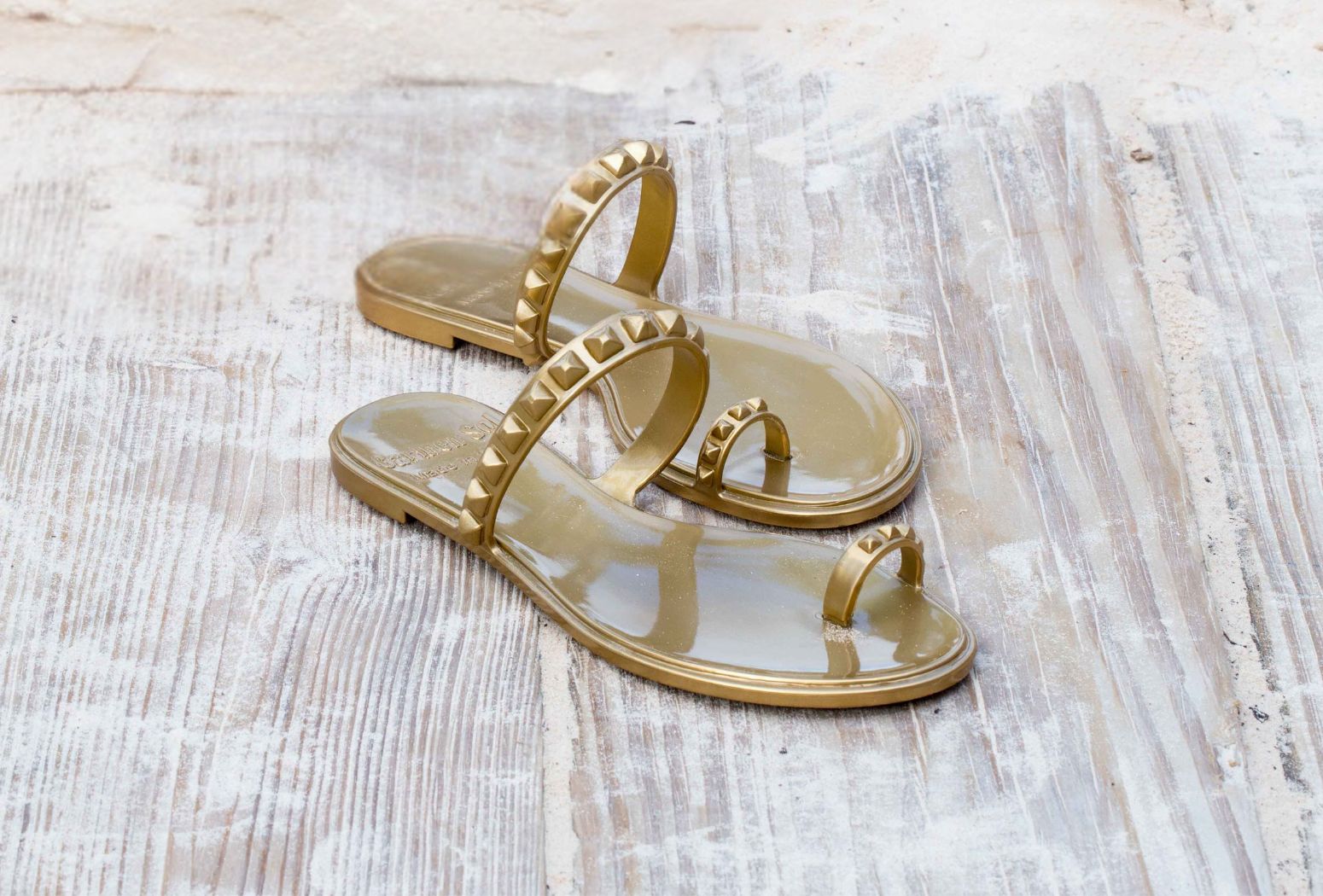Jelly Sandals Resurgence: How They're Making a Splash in Fashion Again