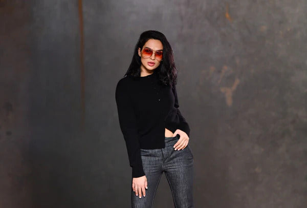 Carmen Sol Winter Layers: Cashmere-Inspired Styles for New Year 2026