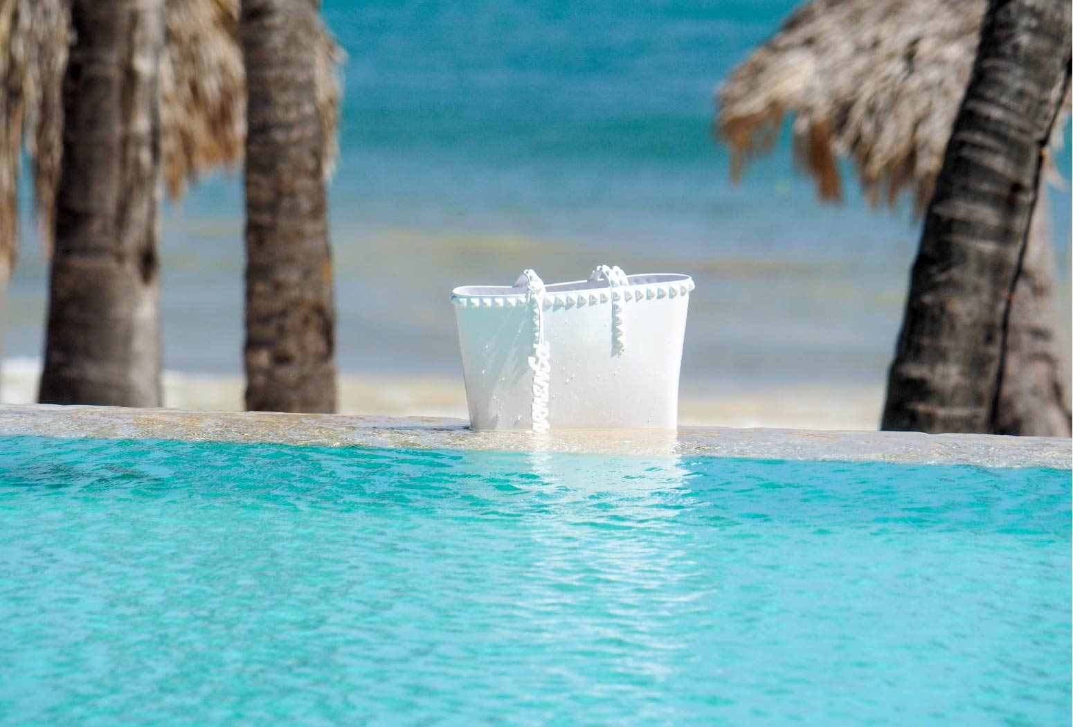 Jelly Bags: Trending Rubber Beach Bags for the Ultimate Coastal Chic