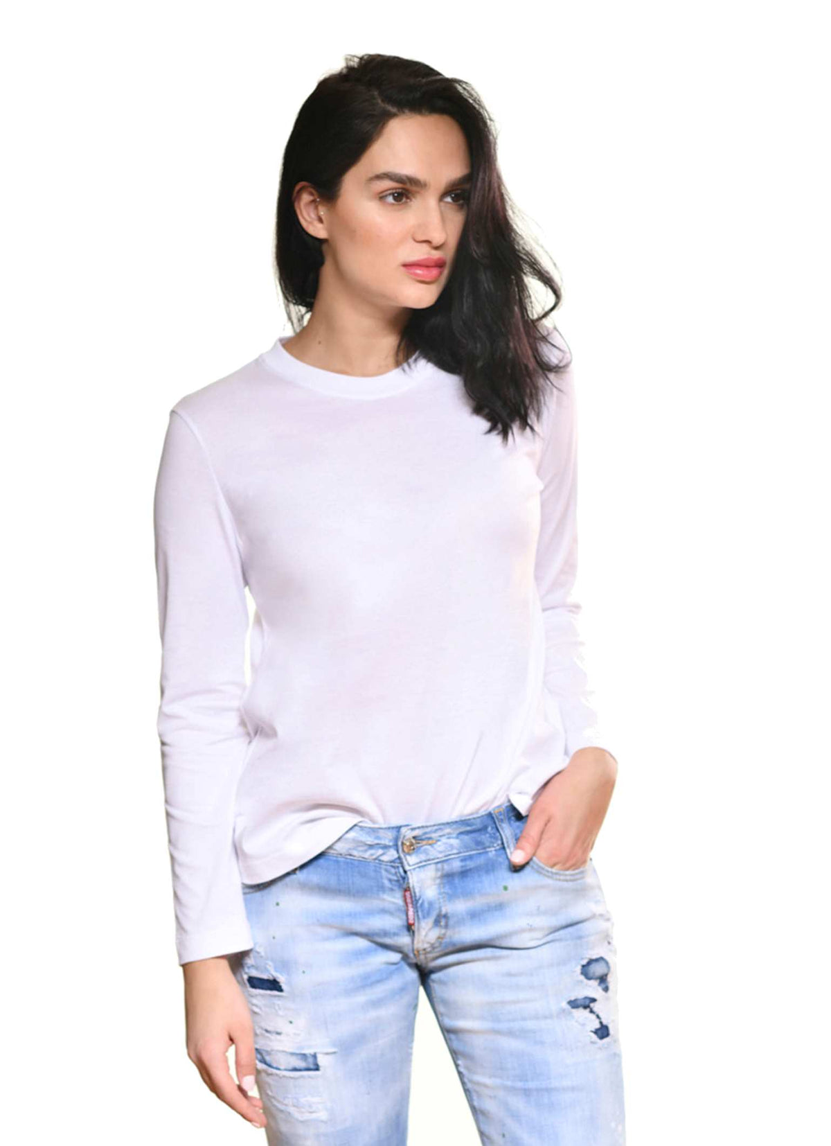 Women wearing Carmen Sol round neck long sleeve tees in color white