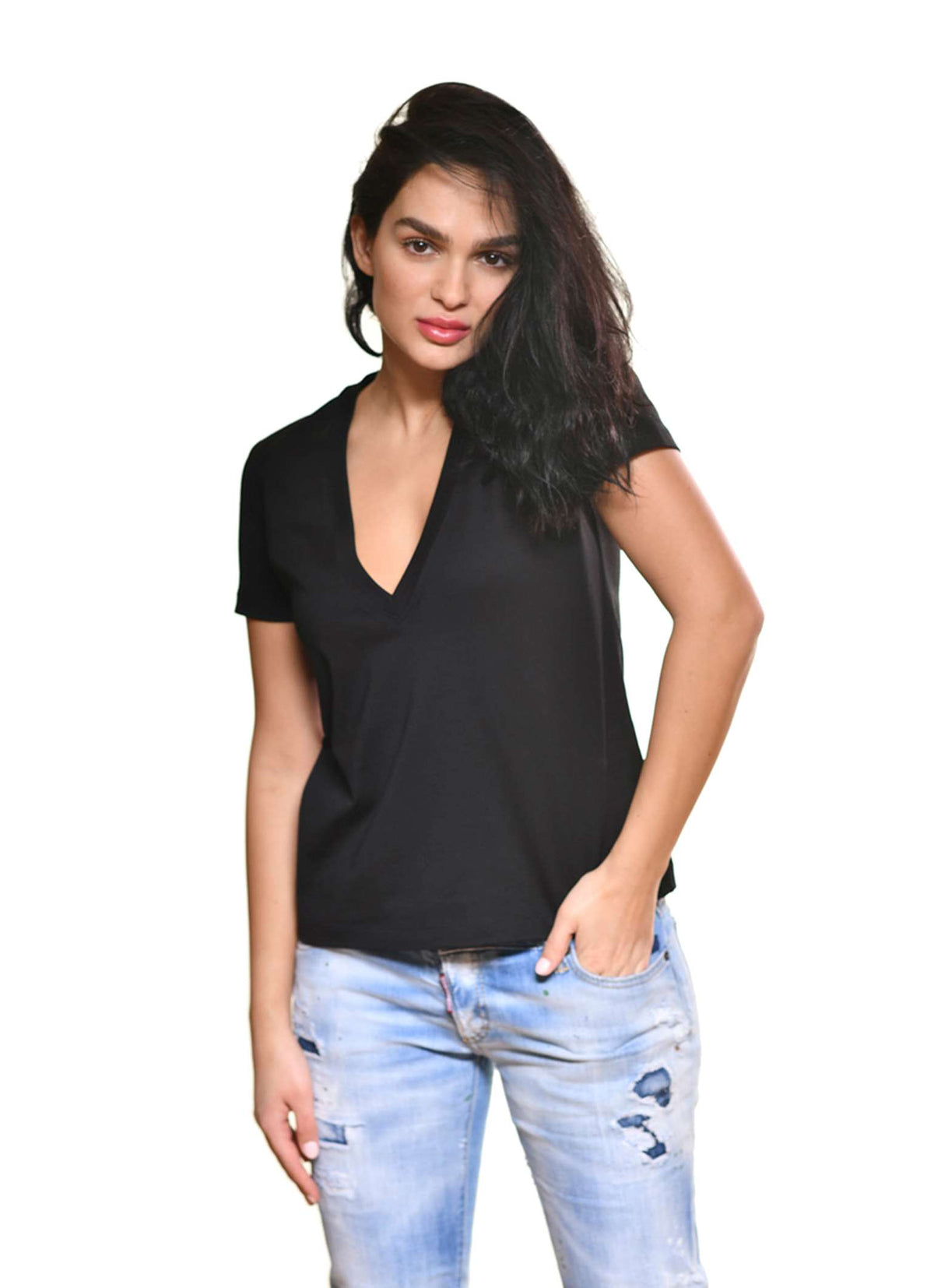 Women wearing Carmen Sol tees for women in color black with jeans