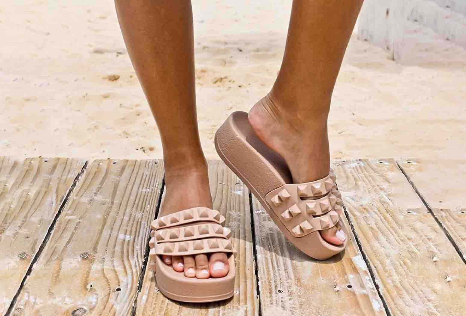 2024 Jelly Sandals Trends: Stylish & Comfortable Picks