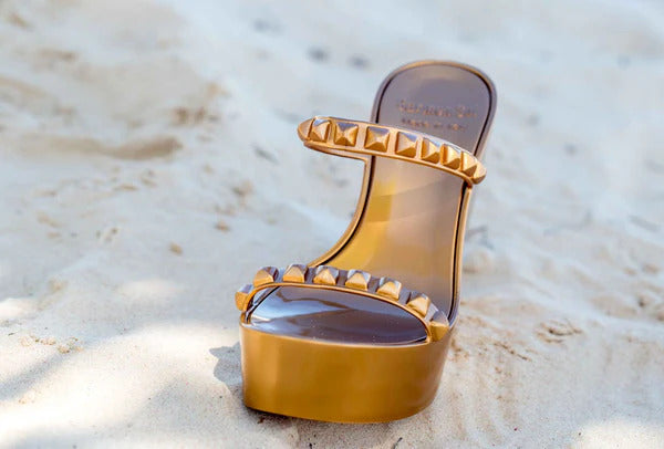 Christmas to Vacation Chic: Step Into 2026 in Style with Carmen Sol