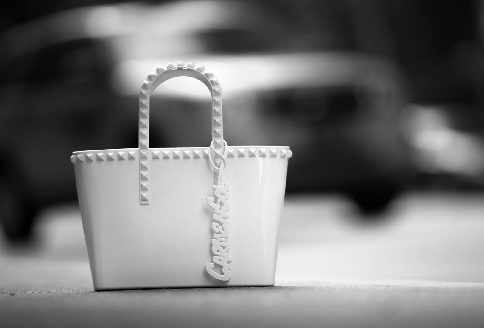 Jelly Bags: Your Guide to Styling, Caring, and Rocking this Season's Must-Have Accessory