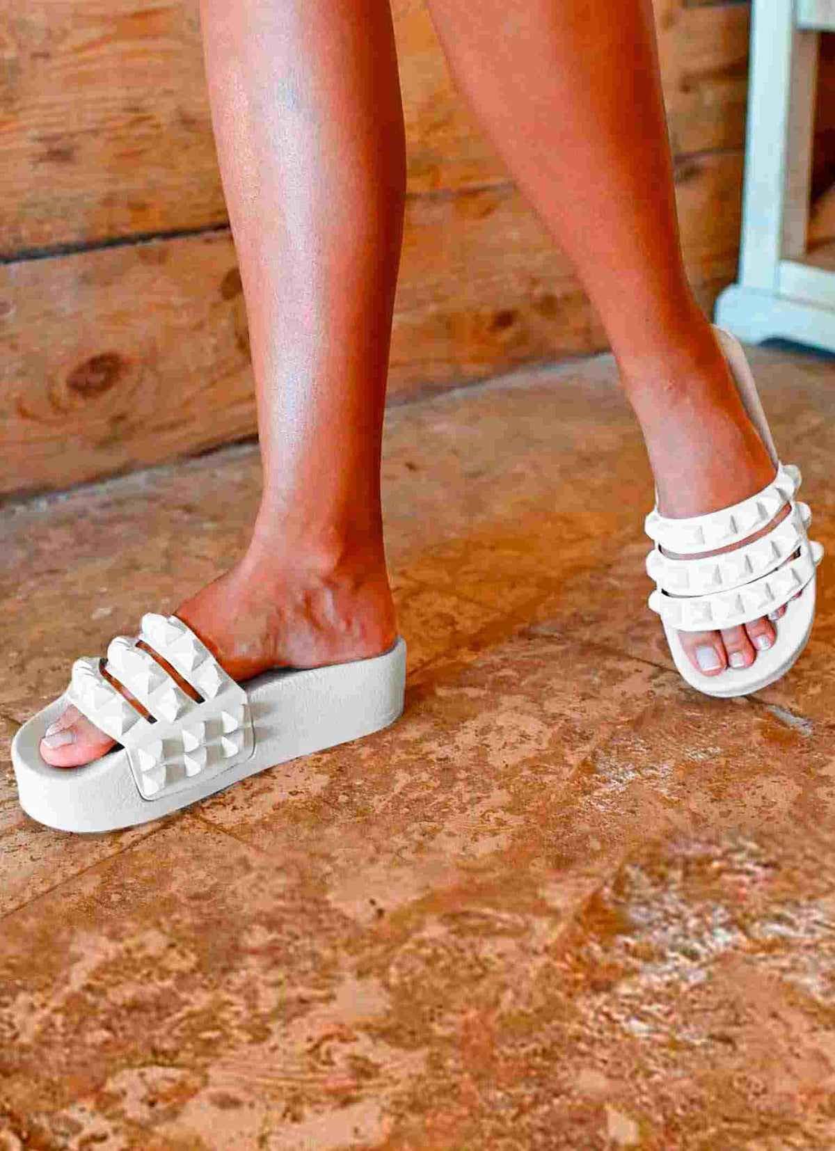 Girl wearing white in color Carmen Platform slides sandals from carmen sol best for vacation lovers.