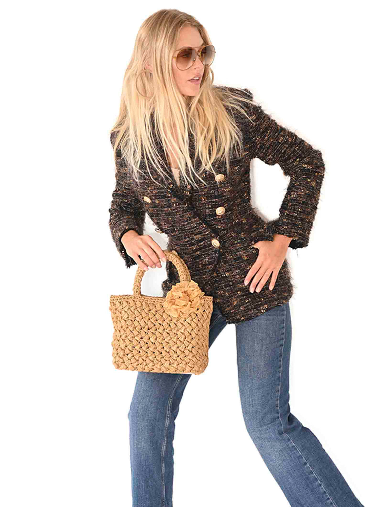 Women with Gold in color Raffia tote bag perfect for shopping and vacation made in Italy from Mini Carmen Sol.