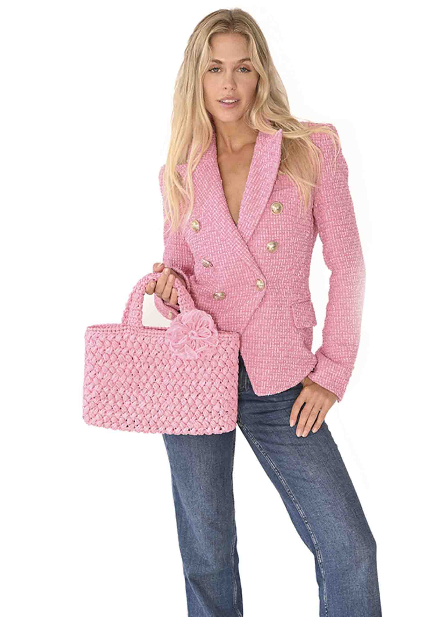 Women carries Baby pink Positano Raffia Small Bag perfect for beach and shopping lovers made in Italy from Carmen Sol