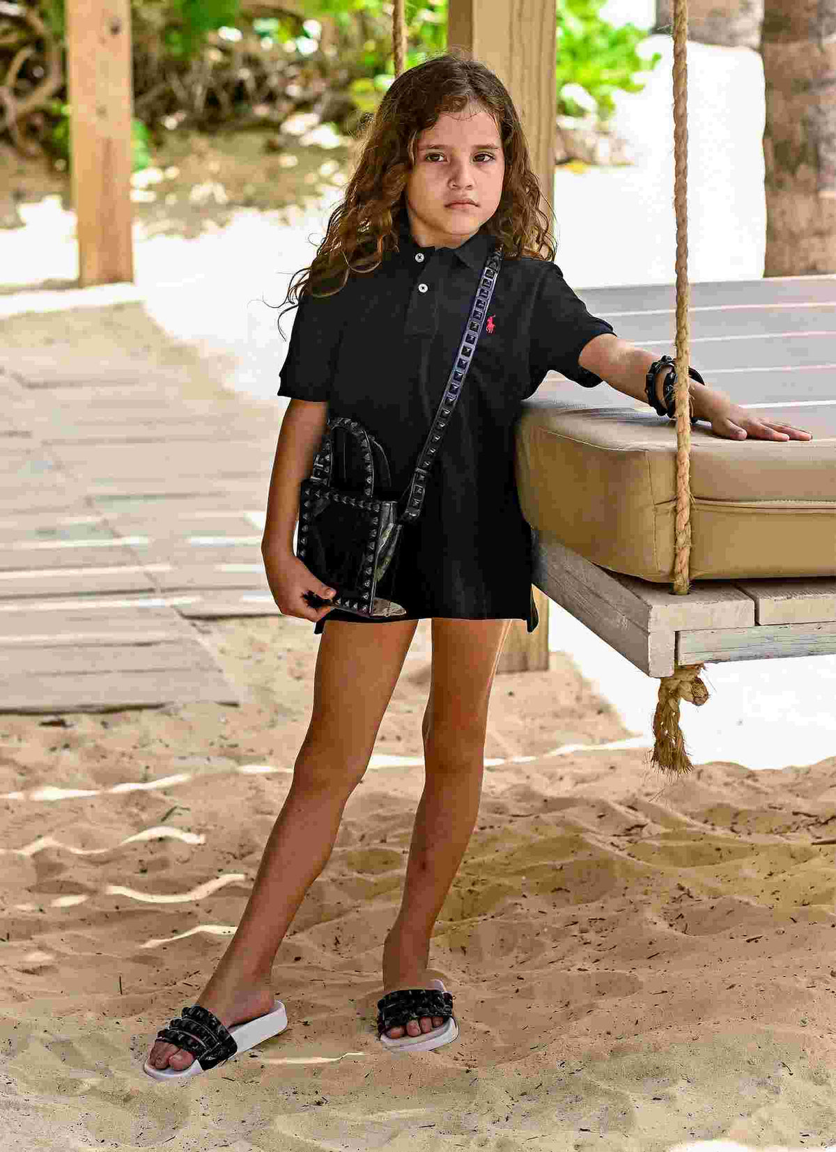 Black jelly shoulder bag for kids resort style from minicarmensol.