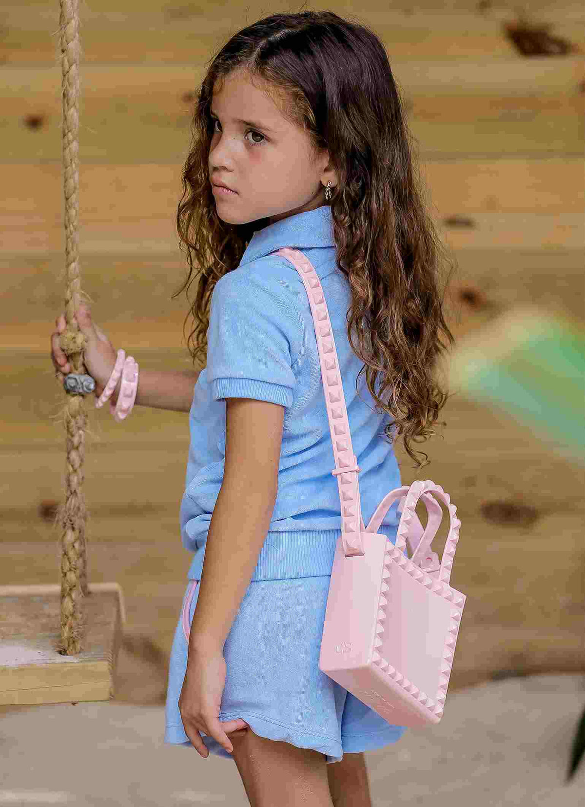 Resort style kids jelly shoulder bag from minicarmensol. Made in Italy and vegan with various attractive colors
