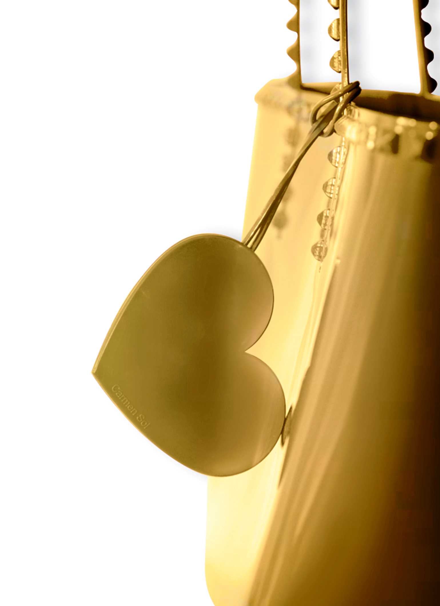 Cuore jelly tote bag charmS personalized with Carmen Sol jelly bags in color gold