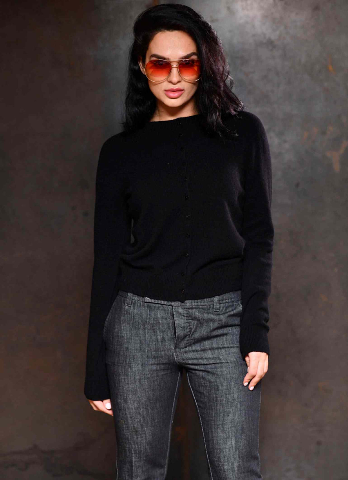Cortina round neck cashmere sweater women in color black with red sunglasses