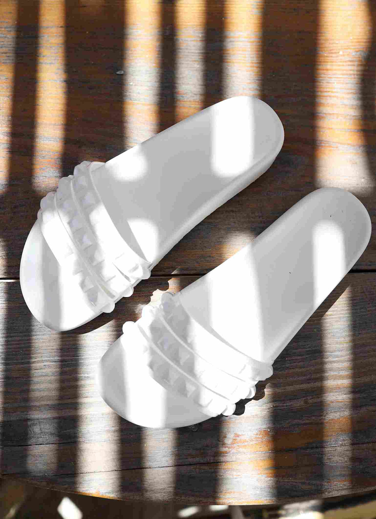 White jelly shoes from Carmen Sol perfect for beach vacation