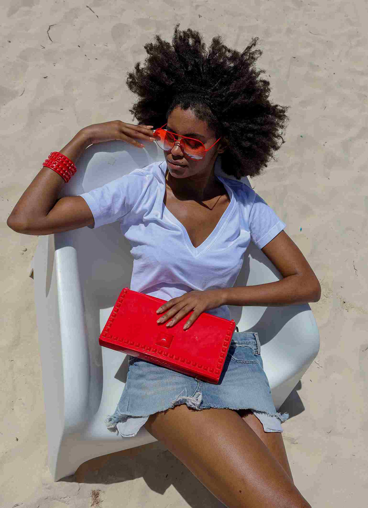 Eco-chic red jelly purse paired with Carmen Sol jelly bracelets and sunglasses