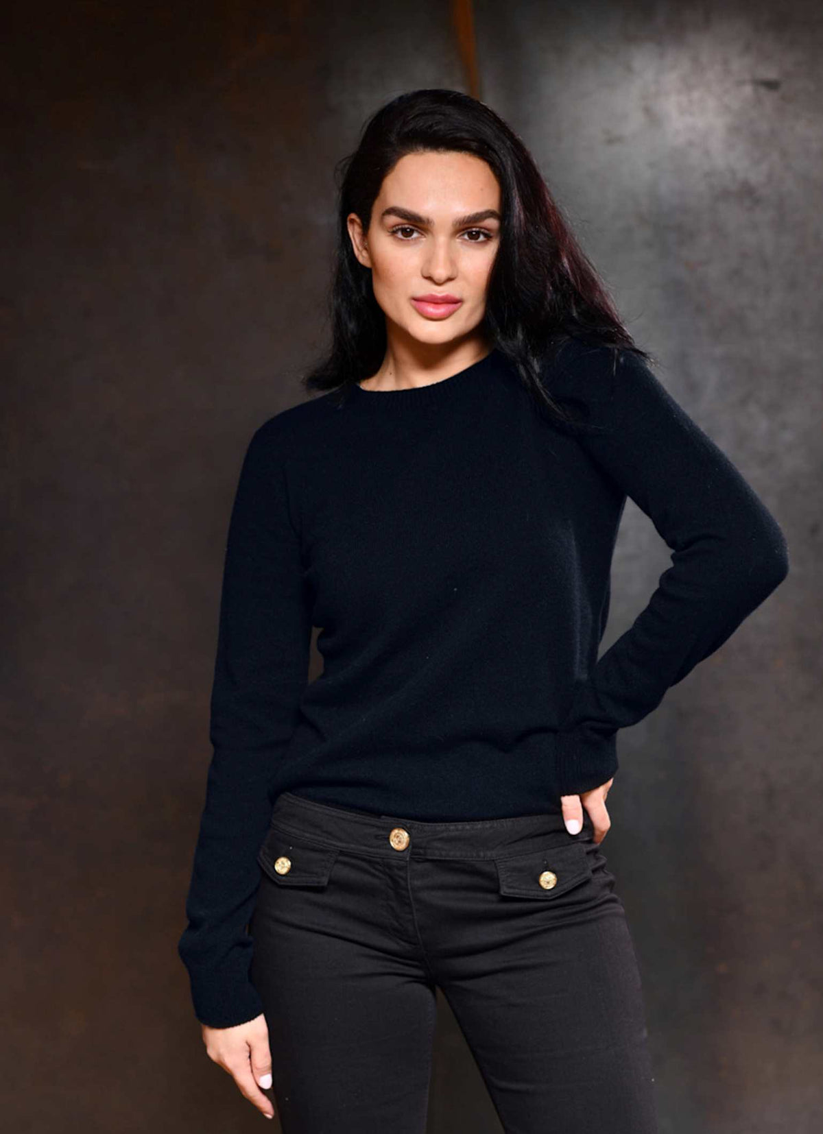 Women wearing Cortina 100% pure cashmere sweater in color navy blue