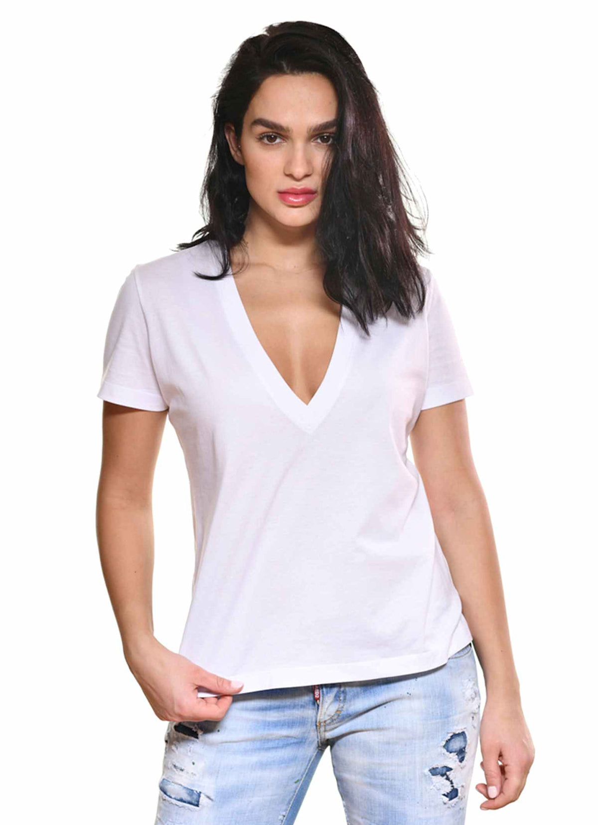 Women wearing Carmen Sol tee shirts for women in color white