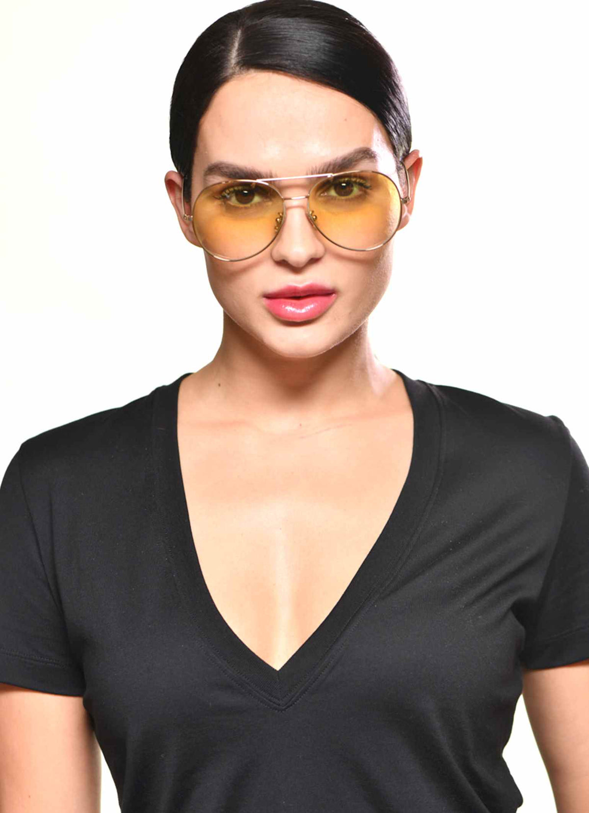 Silver sunglasses with yellow lenses with a t-shirt in black made in Italy