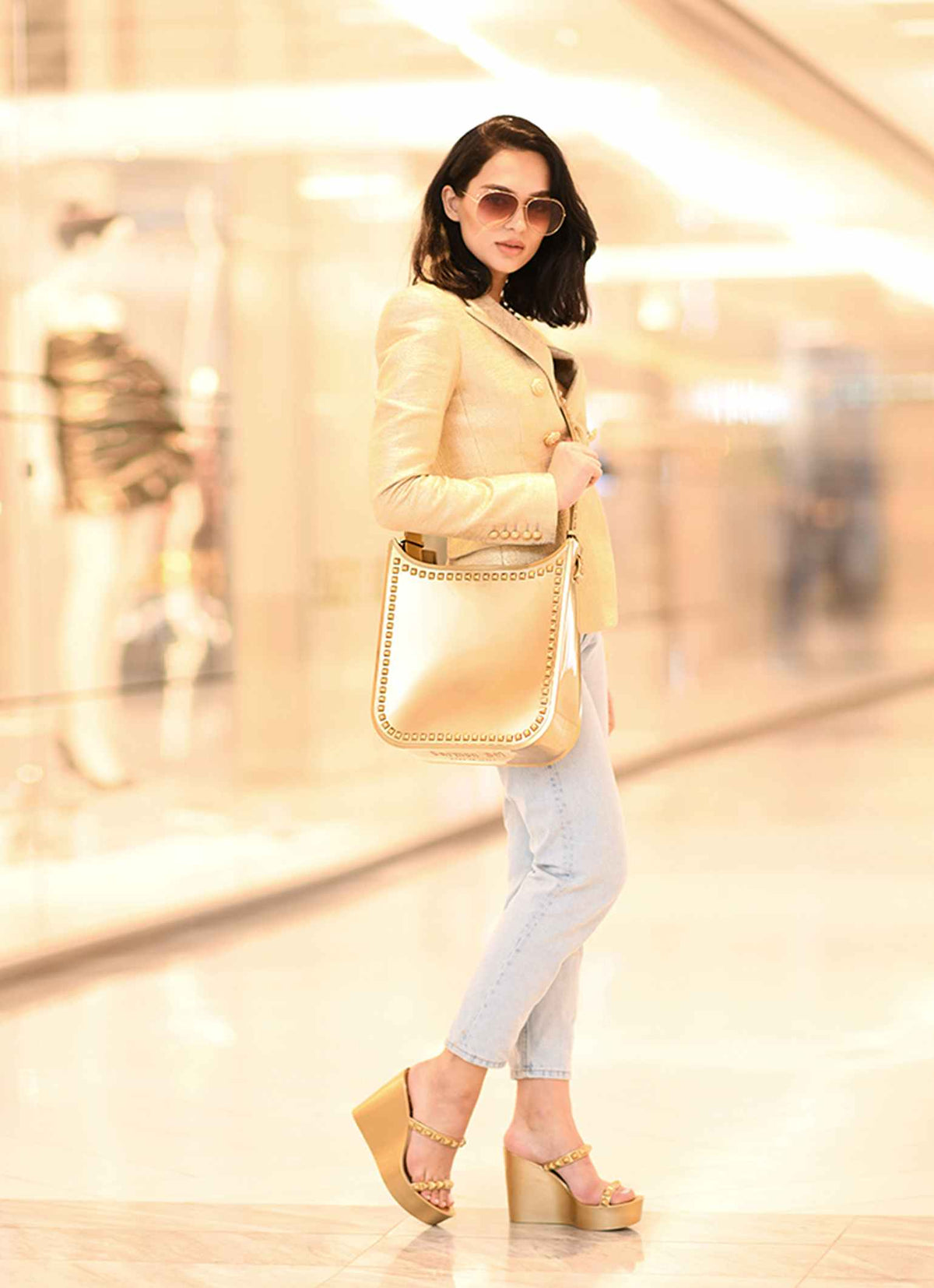 Woman wearing jelly heels for shopping along with Carmen Sol jelly crossbody bags
