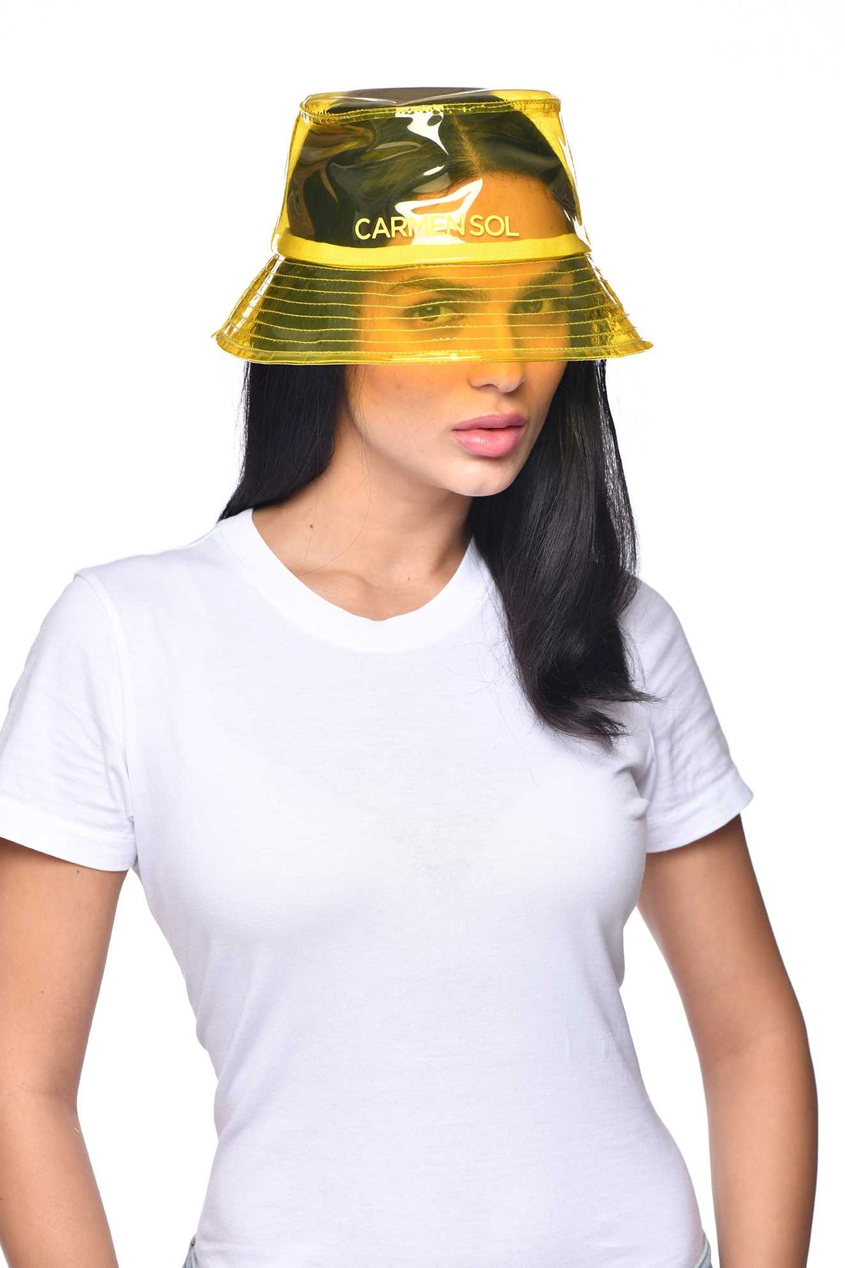 Women wearing made in Italy sun hat in color yellow from Carmen Sol